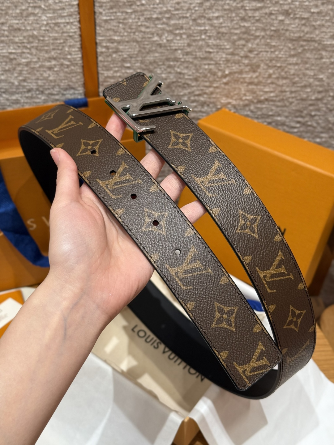 루이비통 이니셜 버클 40mm 리버시블 벨트 상세 이미지 5