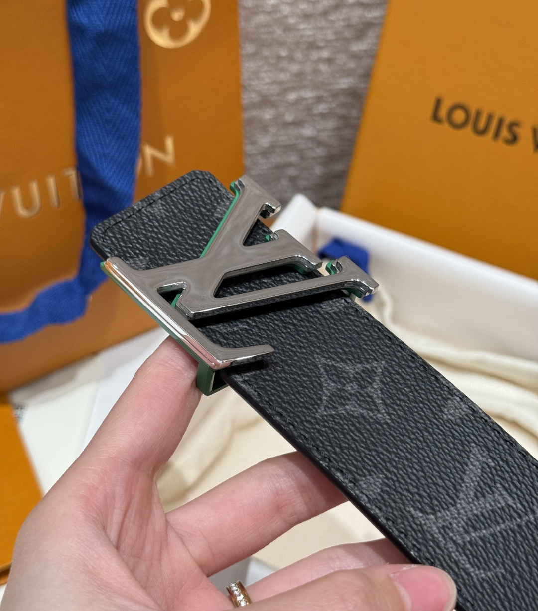 루이비통 이니셜 버클 리버시블 40mm 벨트 상세 이미지 7