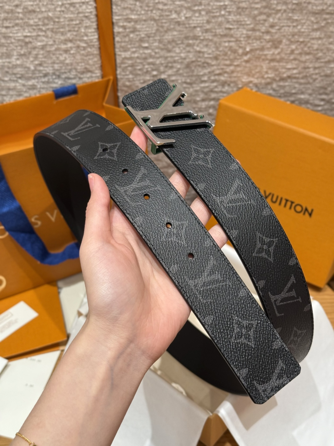 루이비통 이니셜 버클 리버시블 40mm 벨트 상세 이미지 5