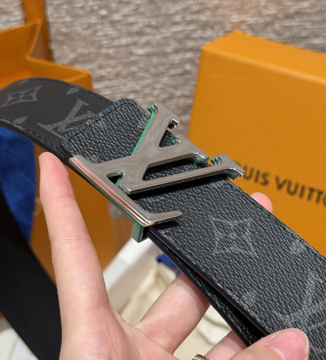 루이비통 이니셜 버클 리버시블 40mm 벨트 상세 이미지 4