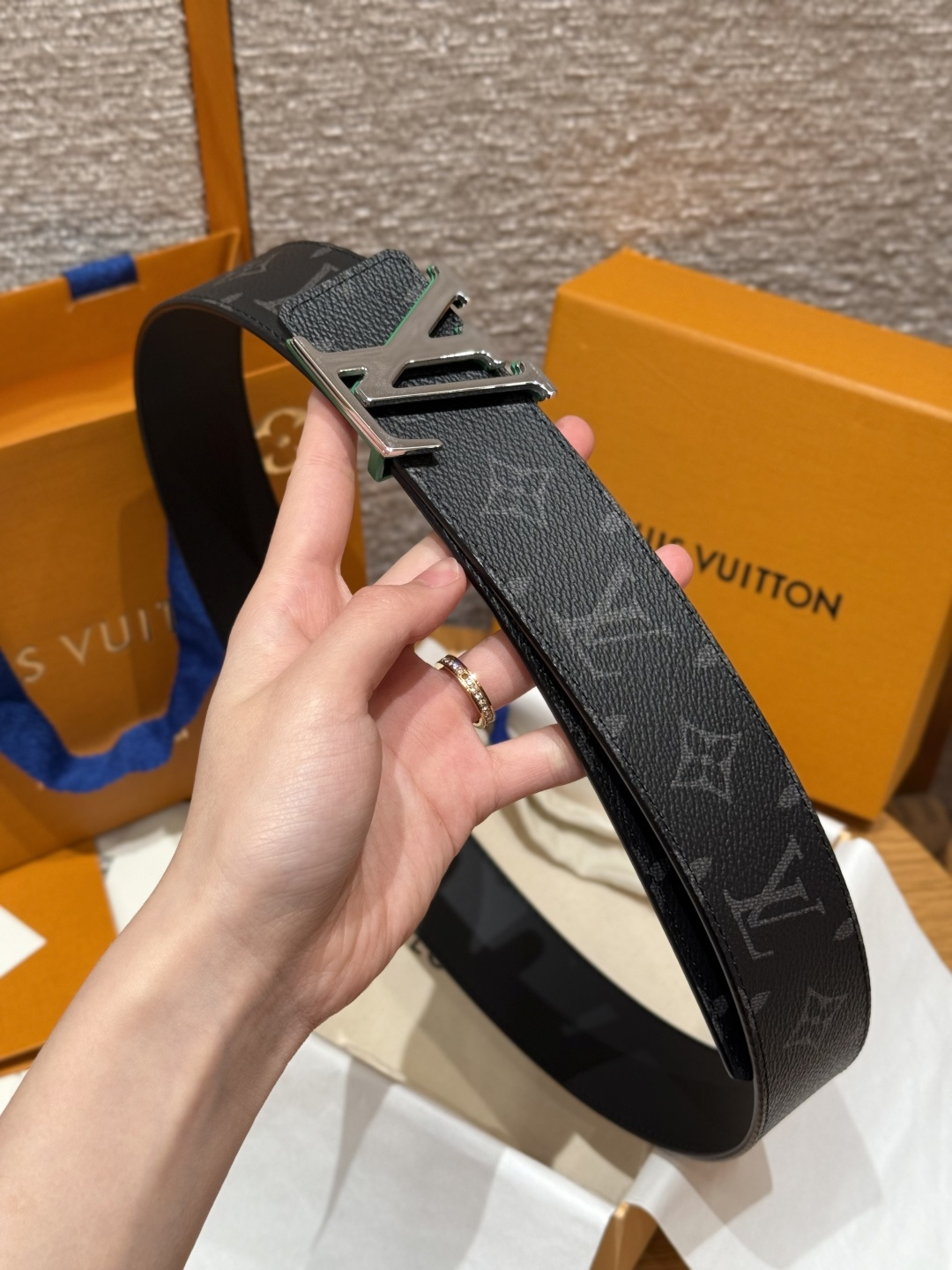 루이비통 이니셜 버클 리버시블 40mm 벨트 상세 이미지 3