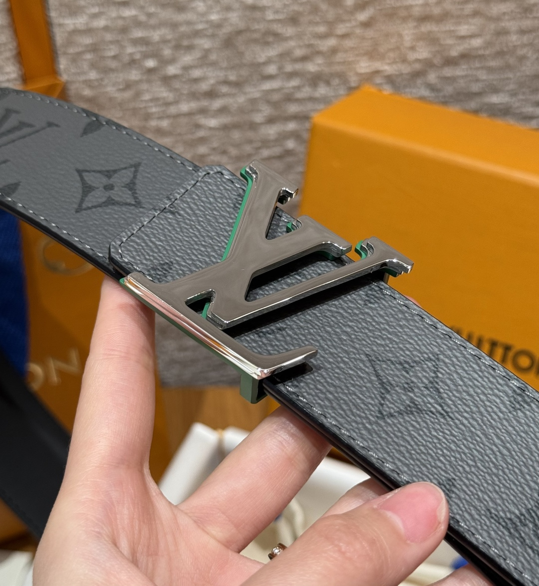 루이비통 이니셜 버클 40mm 리버시블 벨트 상세 이미지 4