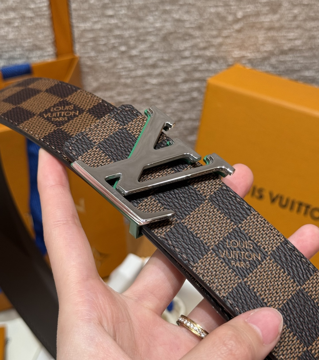루이비통 이니셜 40mm 리버시블 벨트 상세 이미지 4