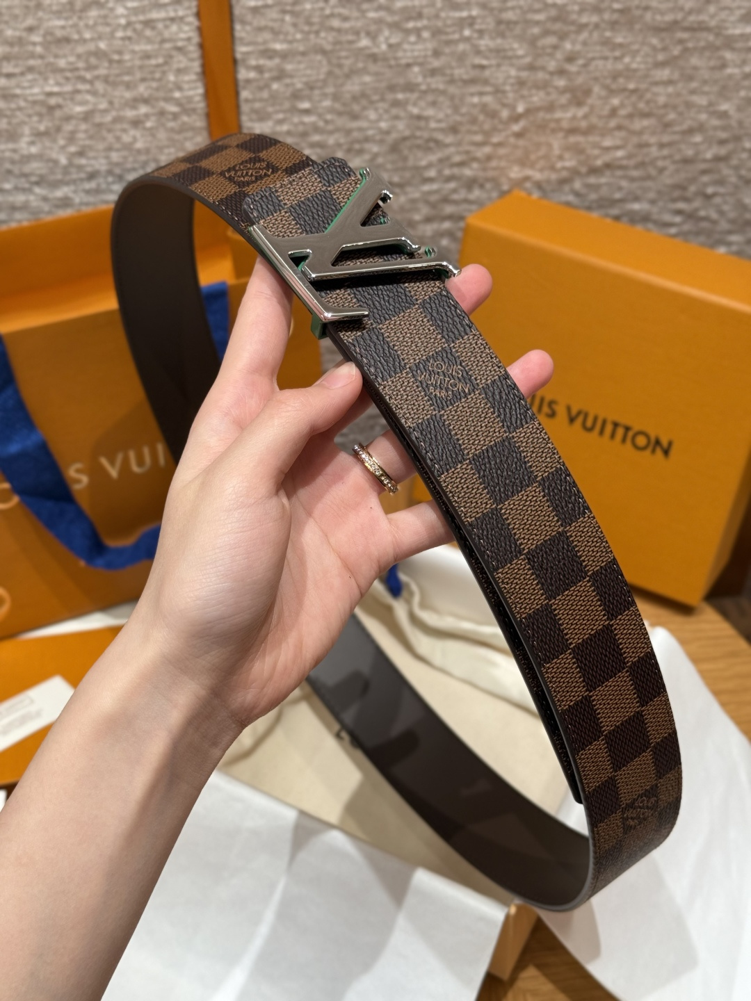 루이비통 이니셜 40mm 리버시블 벨트 상세 이미지 3