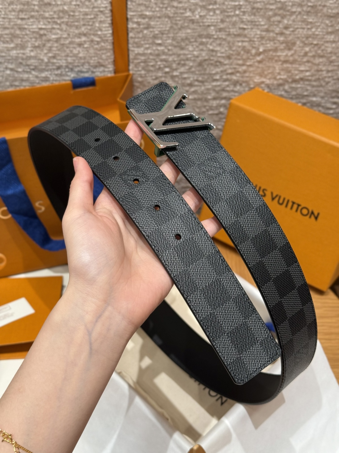 루이비통 이니셜 40mm 리버서블 벨트 상세 이미지 5
