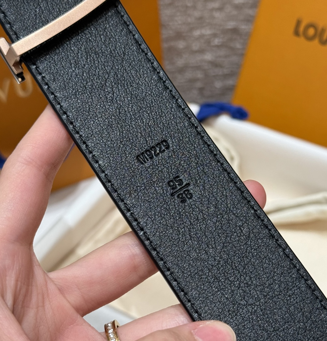 루이비통 타임리스 에피 40mm 리버시블 벨트 상세 이미지 7