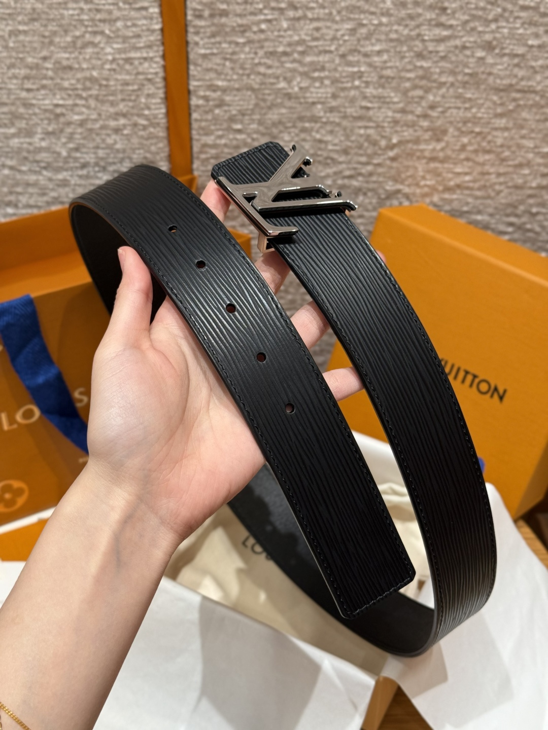 루이비통 타임리스 에피 40mm 리버시블 벨트 상세 이미지 4