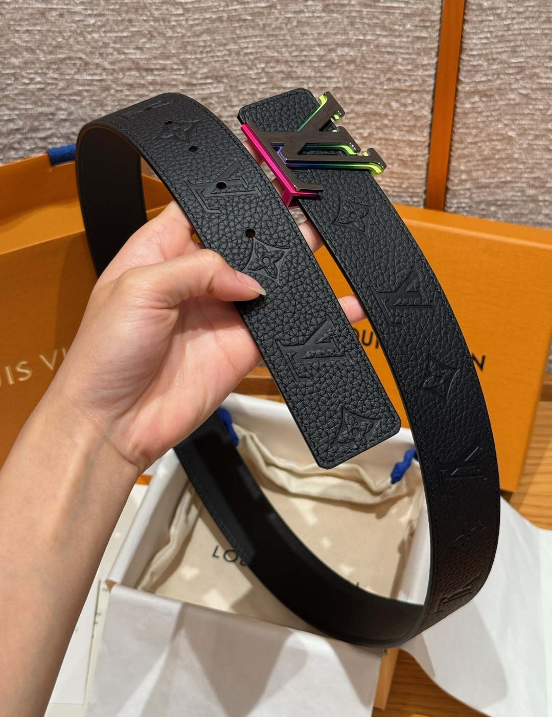 루이비통 이니셜 40mm 리버시블 소가죽 벨트 상세 이미지 5