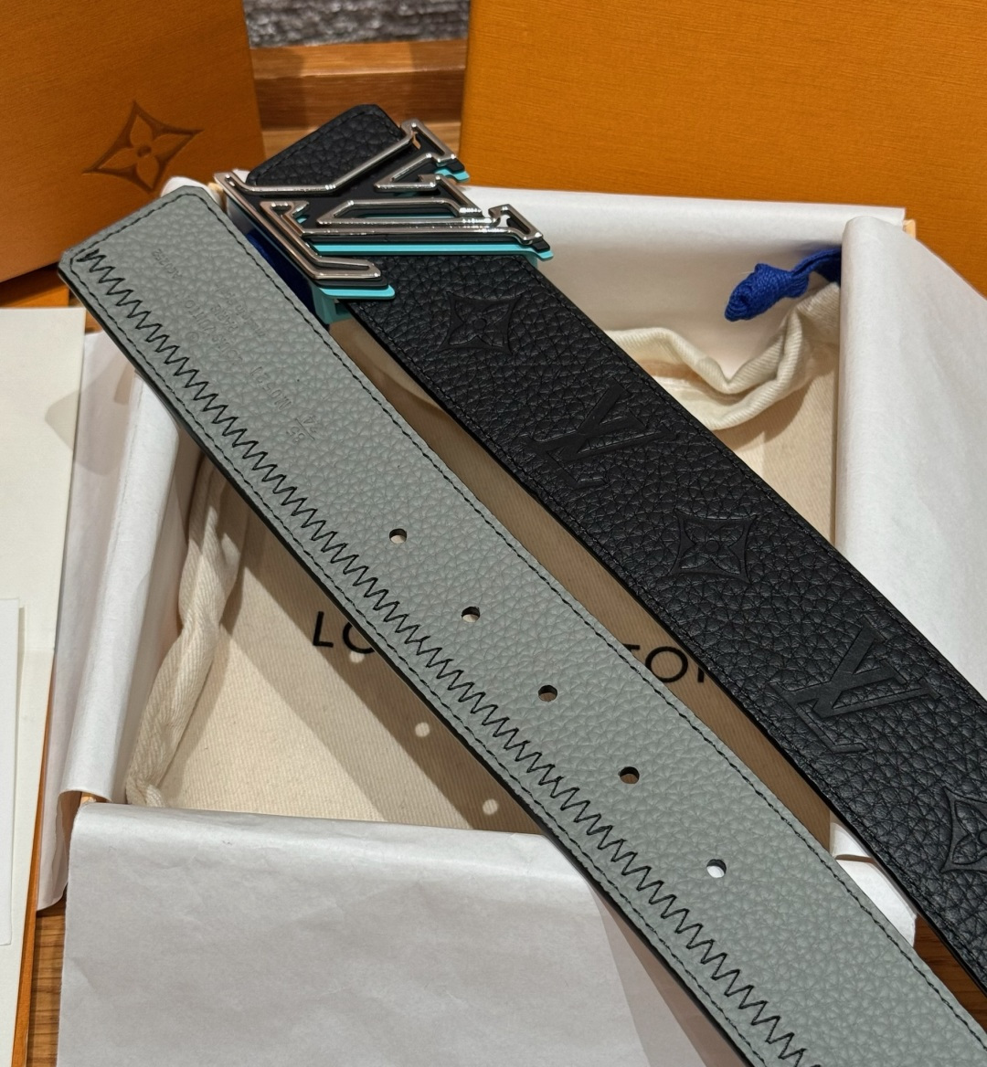 루이비통 JD350 이니셜 40mm 리버시블 소가죽 벨트 상세 이미지 6