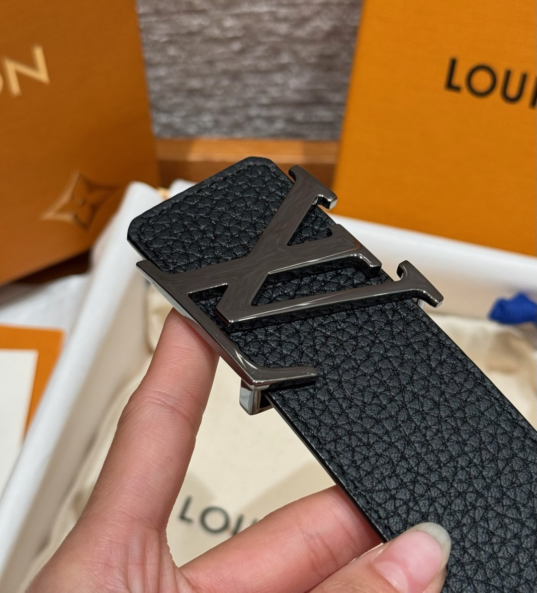 루이비통 TAURILLON 40mm 리버시블 벨트 상세 이미지 8