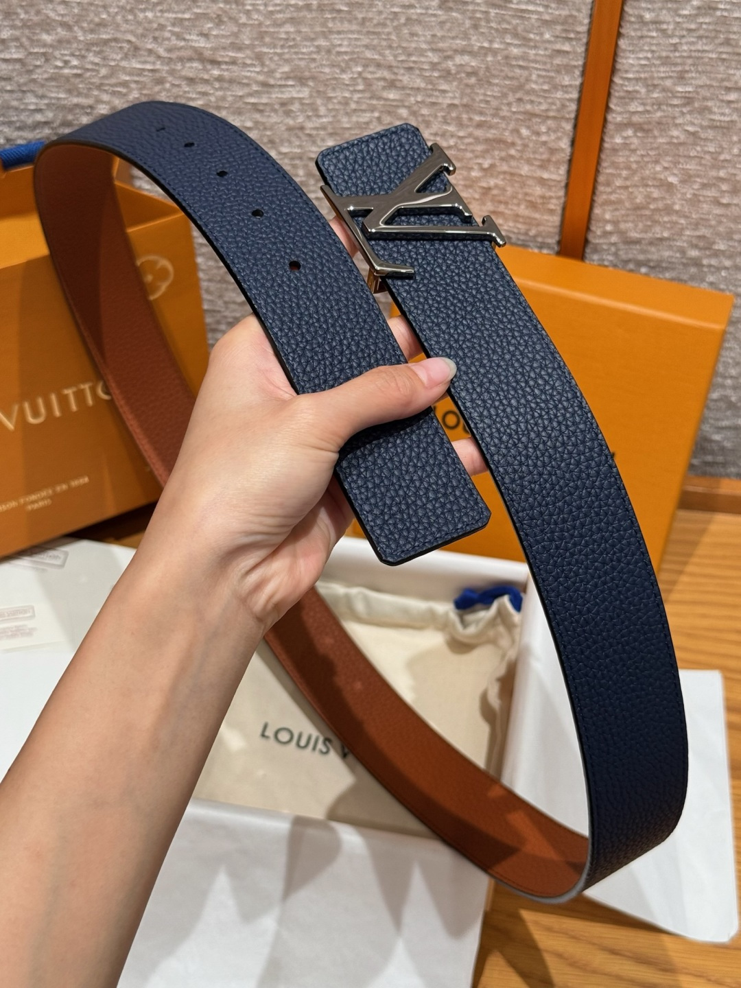 루이비통 JD350 타우릴론 리버시블 40mm 벨트 상세 이미지 5