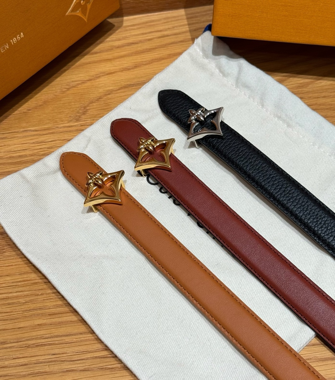 루이비통 플라워그램 패턴 20mm 리버시블 벨트 상세 이미지 3