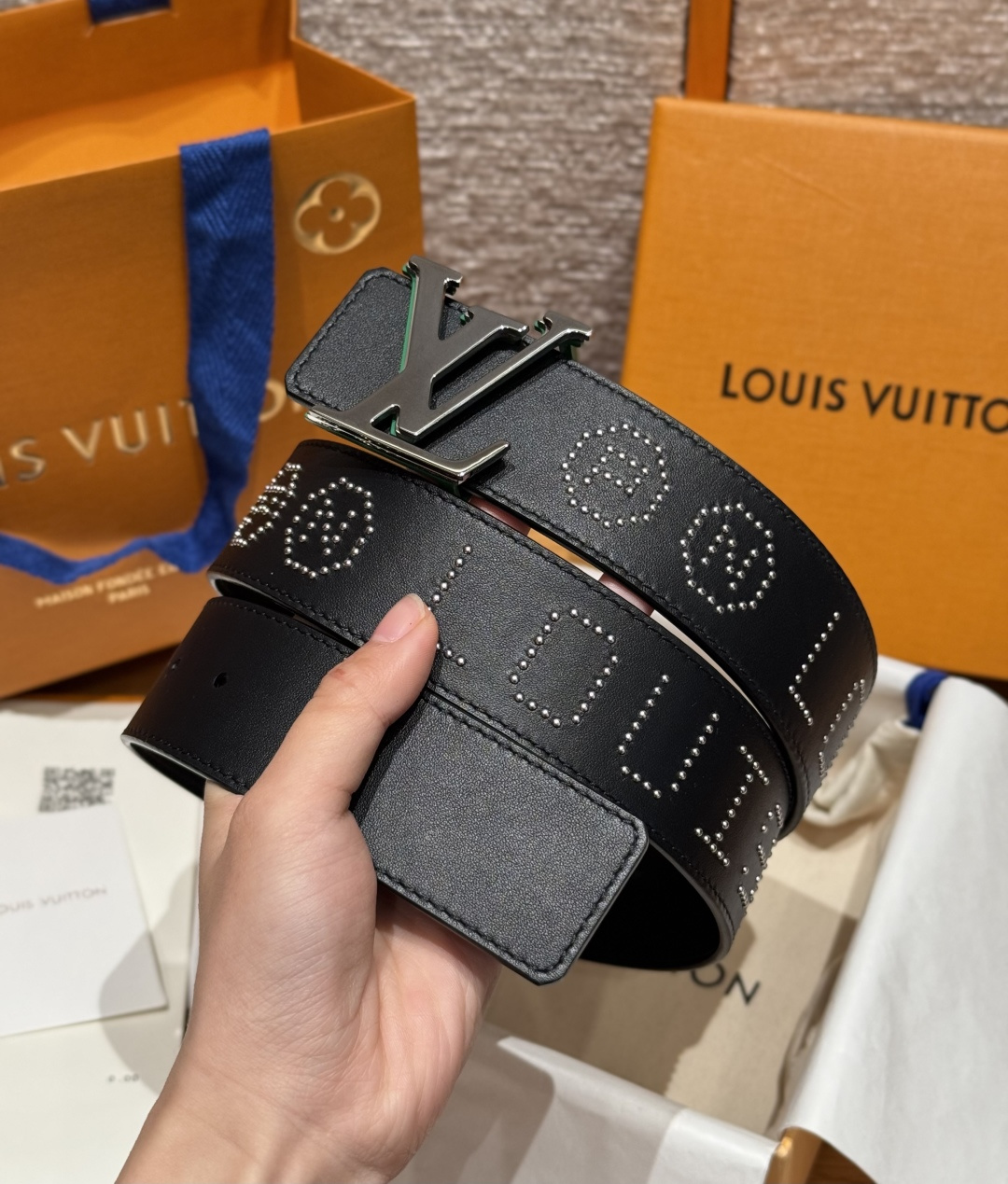 루이비통 디멘션 로커빌리 스터드 40mm 리버시블 벨트 상세 이미지 2