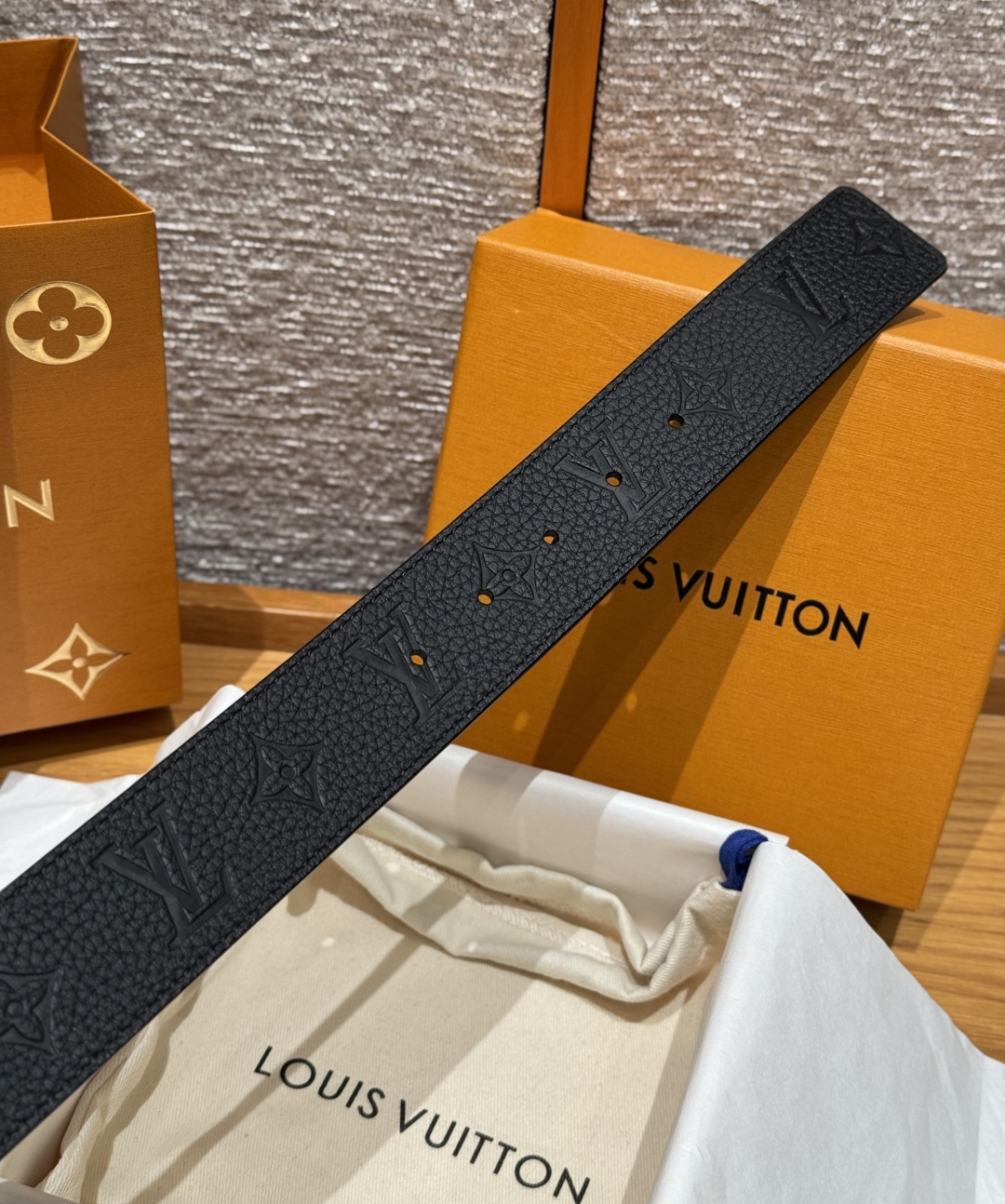 루이비통 TAURILLON 40mm 리버시블 벨트 상세 이미지 8