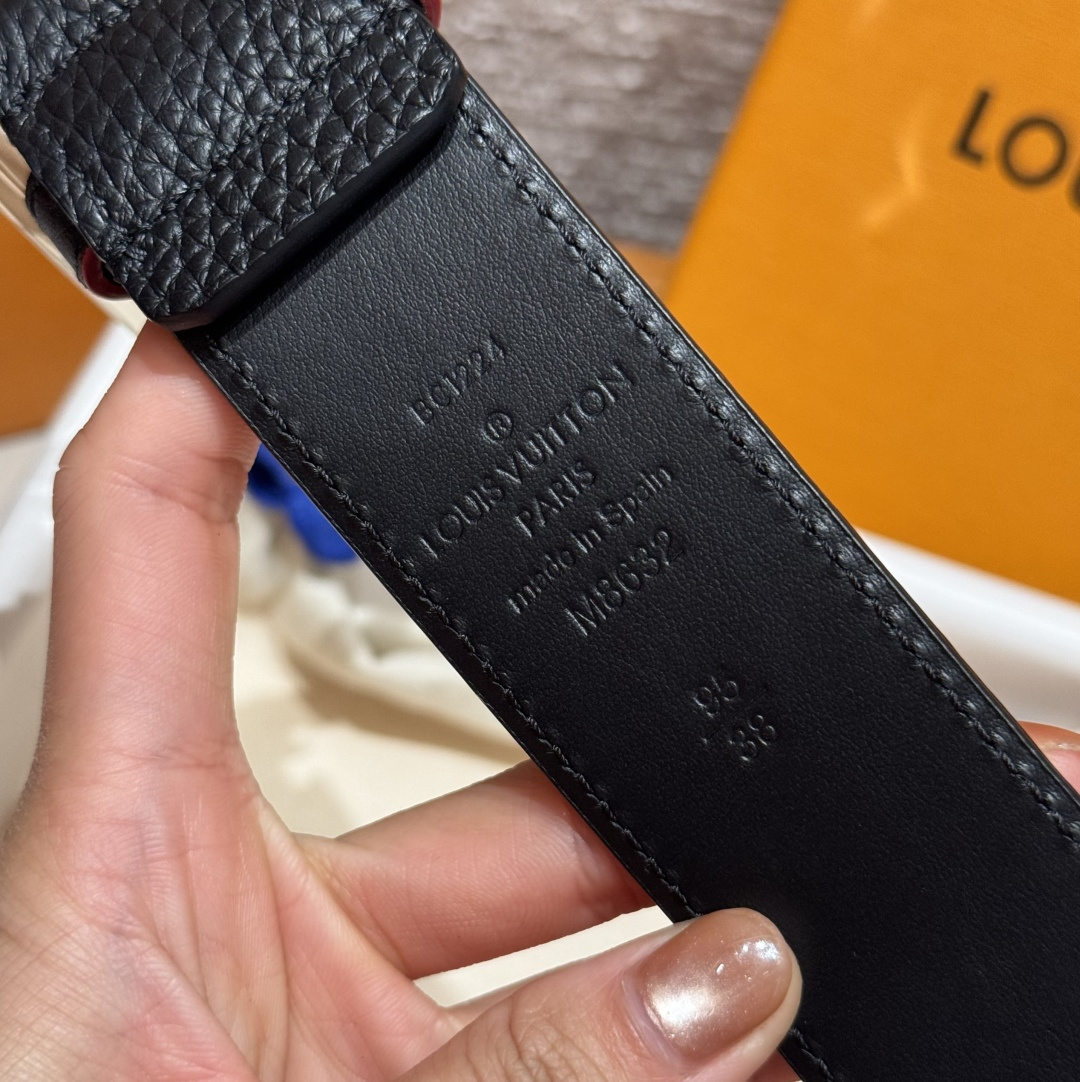 루이비통 LV 로고 엠보싱 남성 가죽 벨트 상세 이미지 9