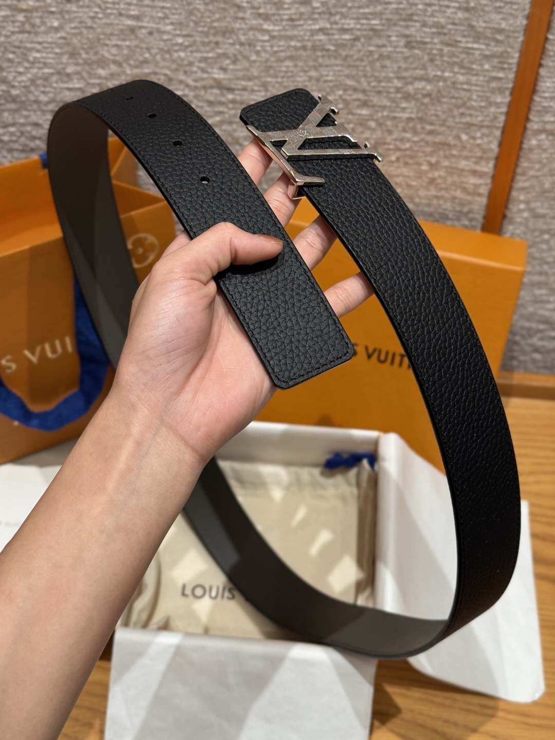 루이비통 타우릴론 40mm 리버서블 벨트 상세 이미지 5