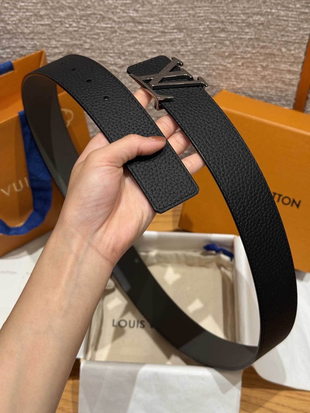 루이비통 TAURILLON 40mm 리버서블 벨트 상세 이미지 5