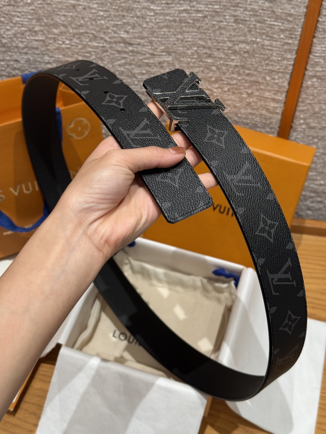 루이비통 쉐이크 40mm 양면 벨트 상세 이미지 5
