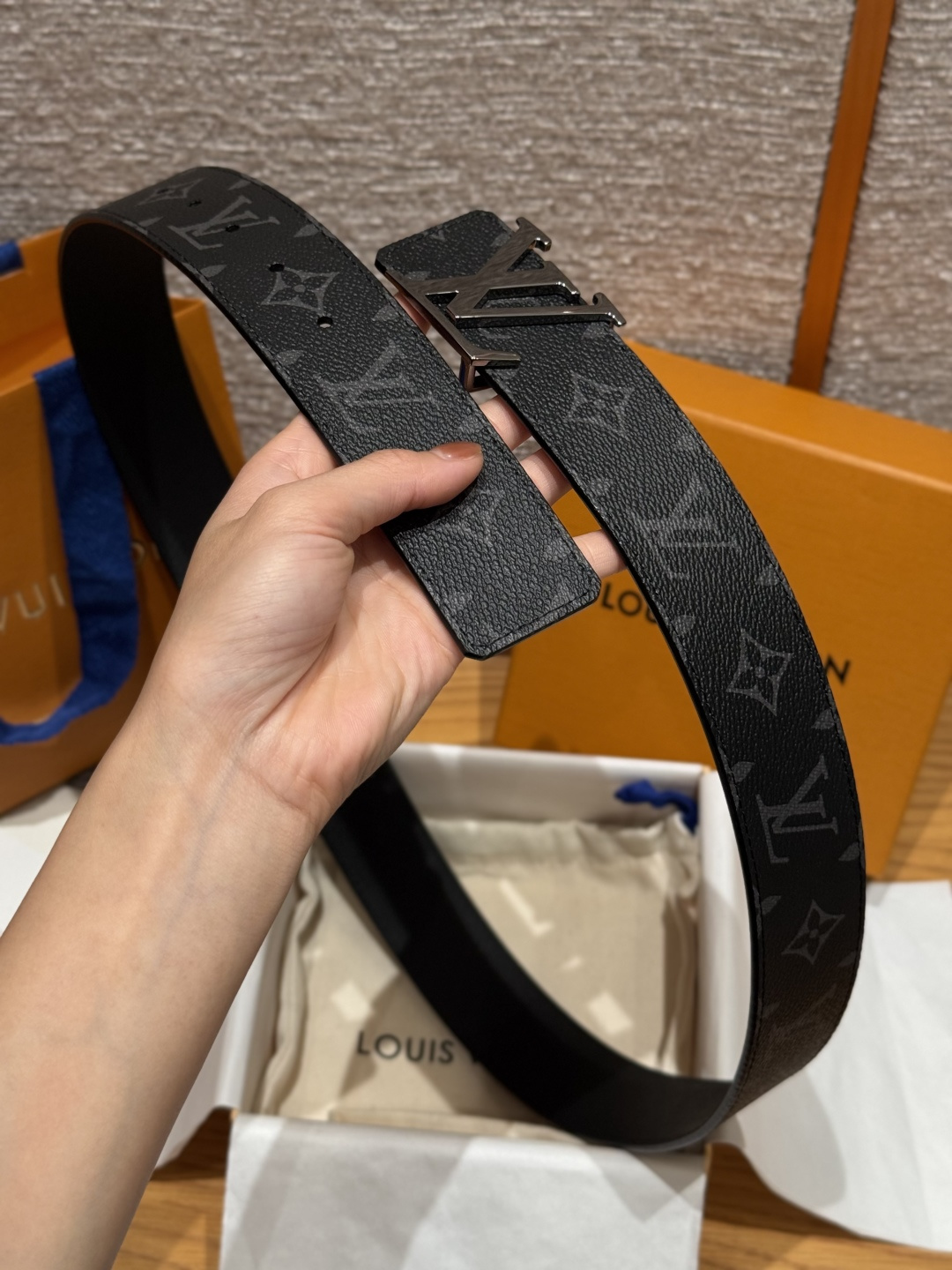 루이비통 쉐이크 40mm 리버시블 벨트 상세 이미지 5