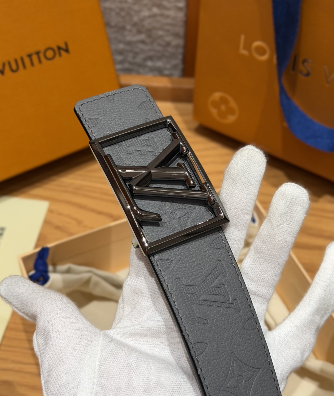 루이비통 피라미드 40mm 모노그램 엠보 소가죽 벨트 상세 이미지 3