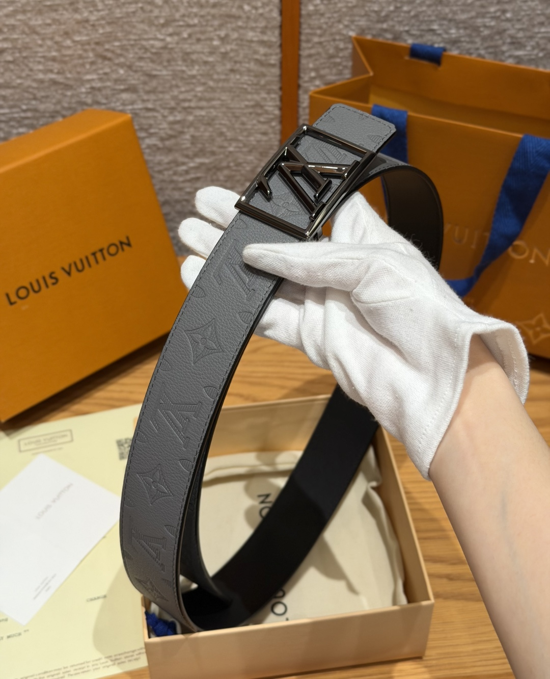 루이비통 피라미드 40mm 모노그램 엠보 소가죽 벨트 상세 이미지 8