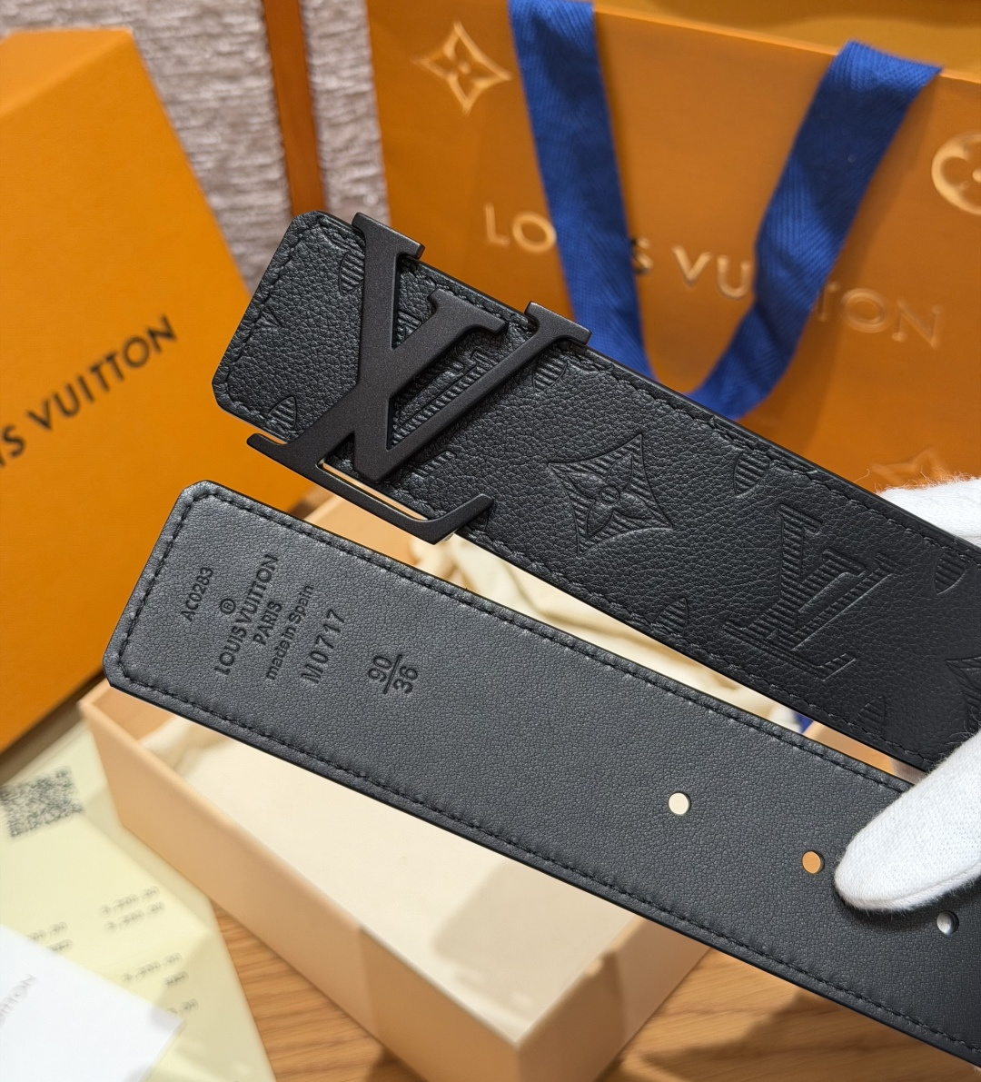 루이비통 이니셜섀도우 40mm 소가죽 벨트 상세 이미지 6