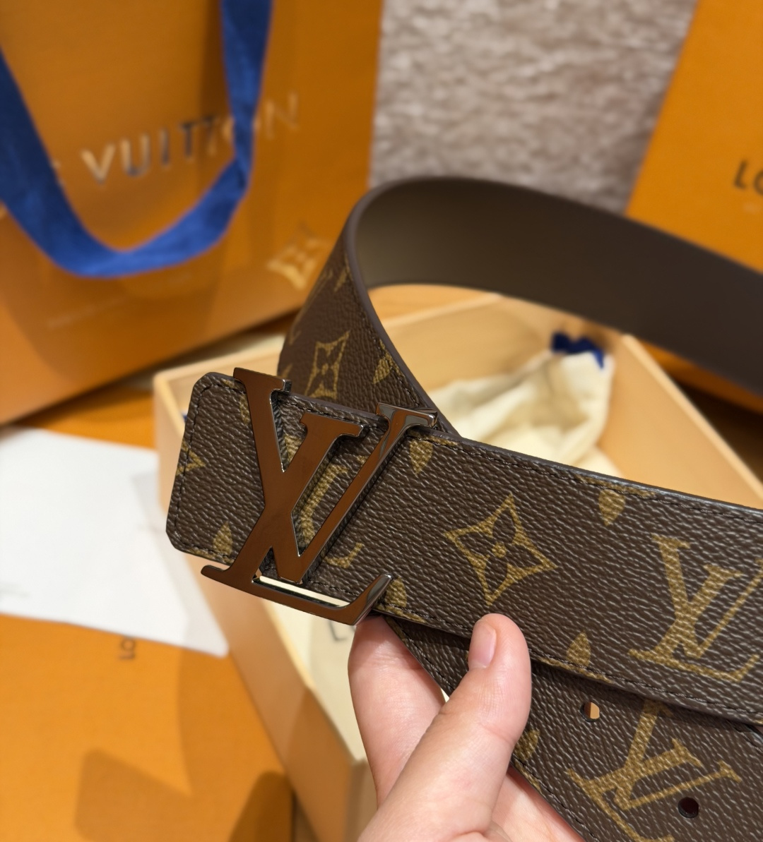 루이비통 모노그램 캔버스 LV 버클 벨트 상세 이미지 9