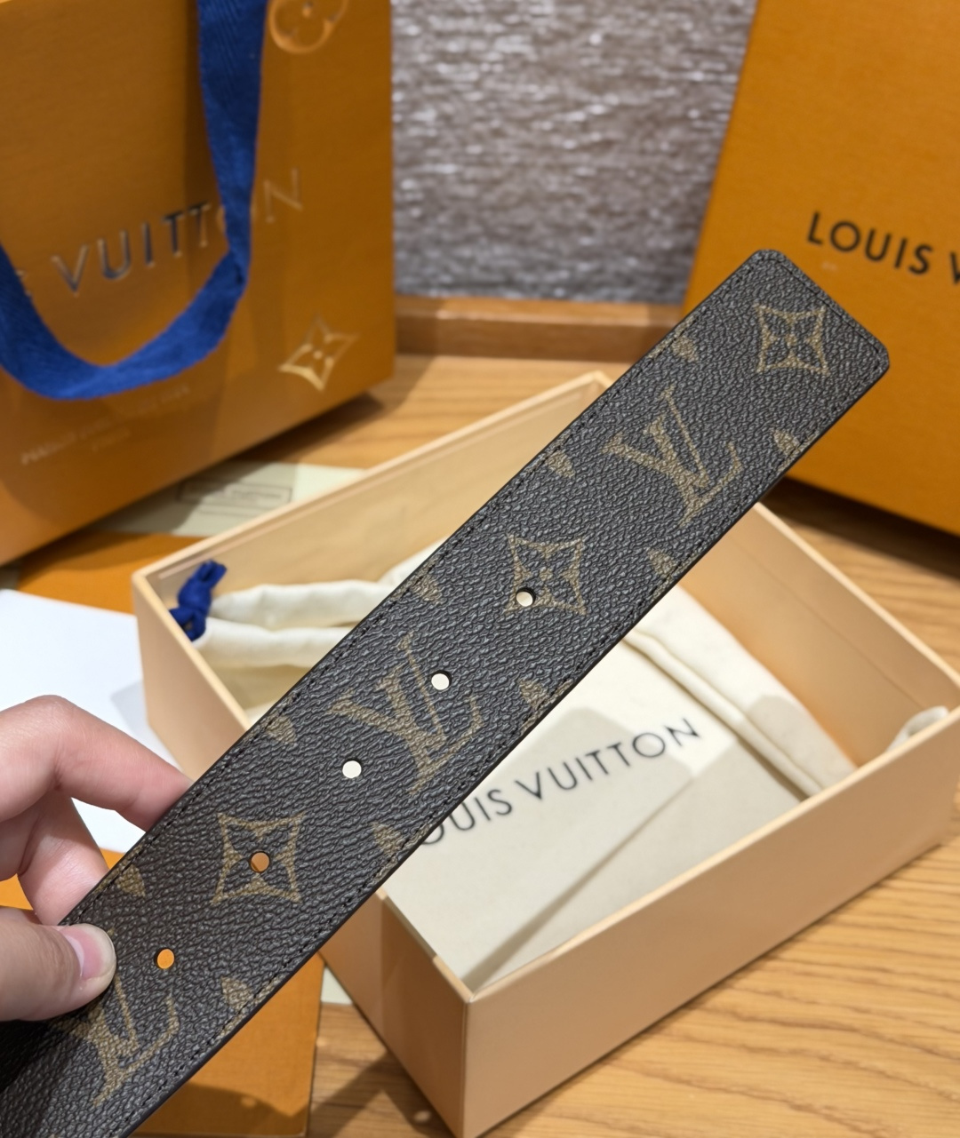 루이비통 모노그램 캔버스 LV 버클 벨트 상세 이미지 8