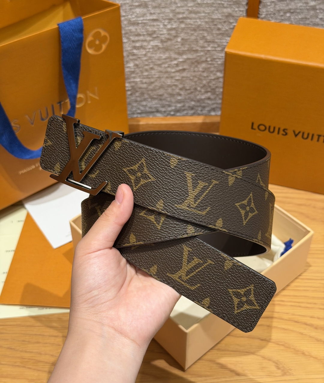 루이비통 모노그램 캔버스 LV 버클 벨트 상세 이미지 5