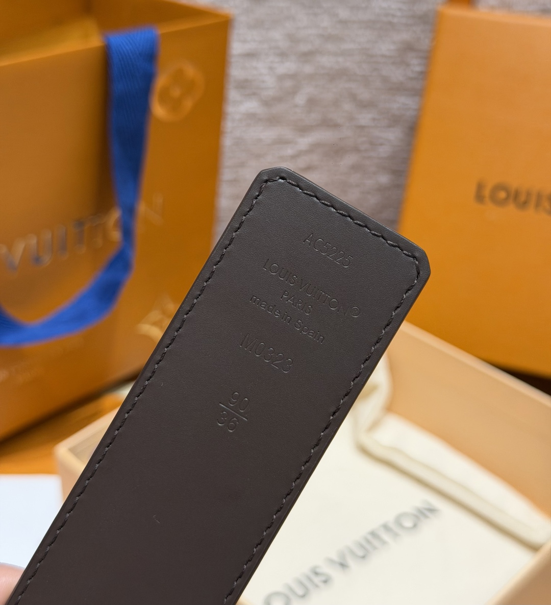 루이비통 모노그램 LV 버클 남성 벨트 상세 이미지 9
