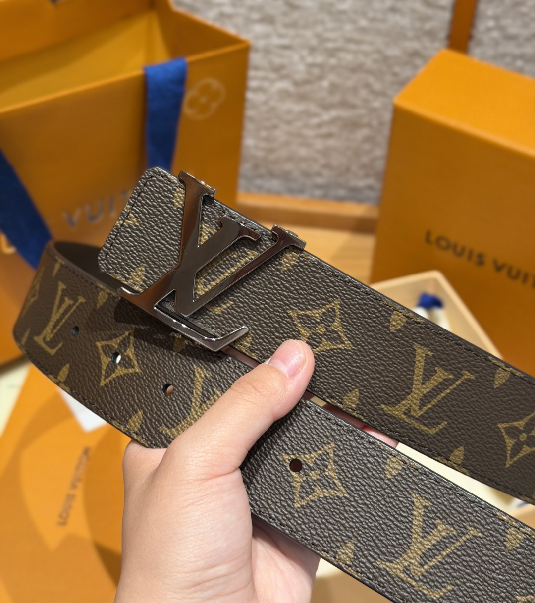 루이비통 모노그램 캔버스 LV 버클 벨트 상세 이미지 10