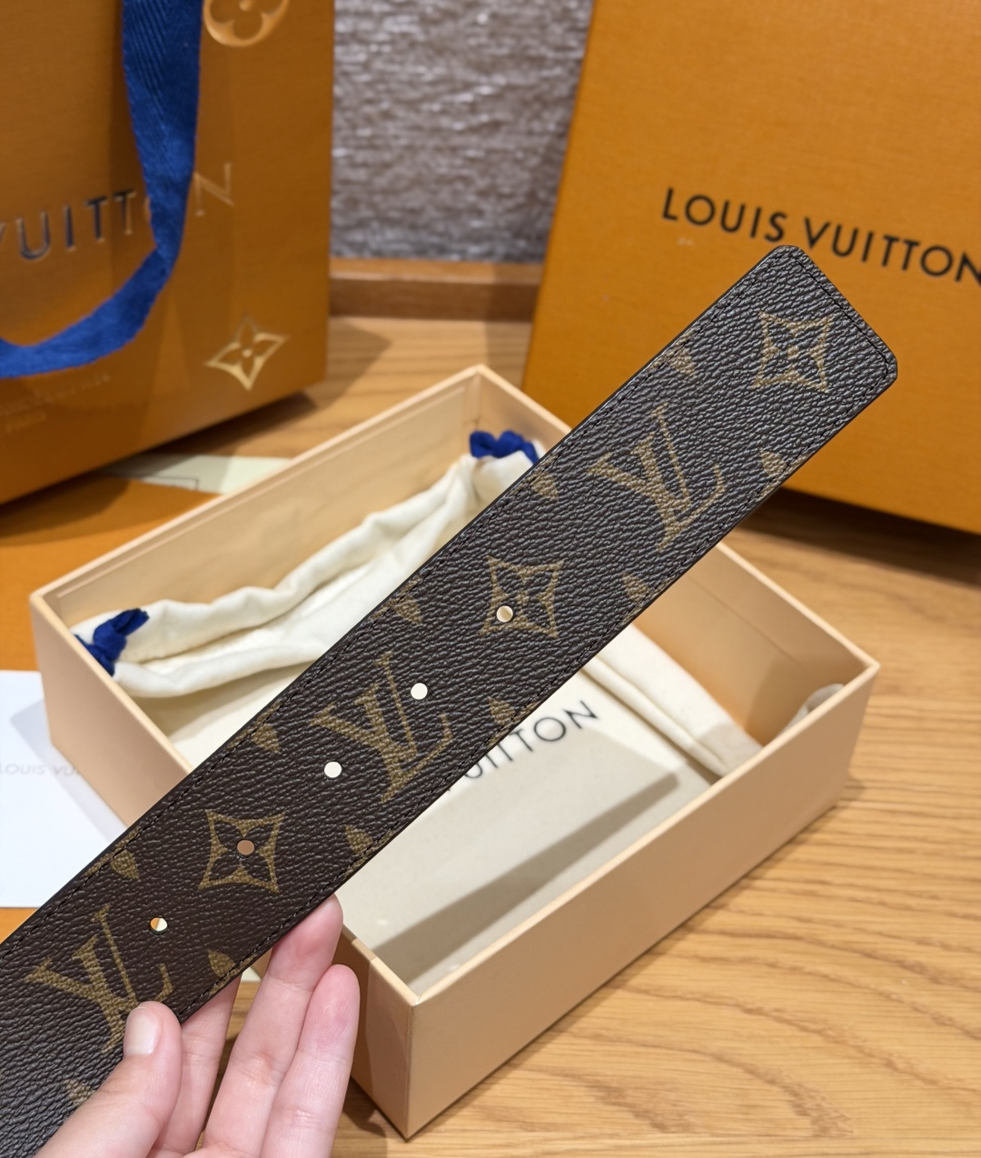 루이비통 모노그램 LV 버클 남성 벨트 상세 이미지 5