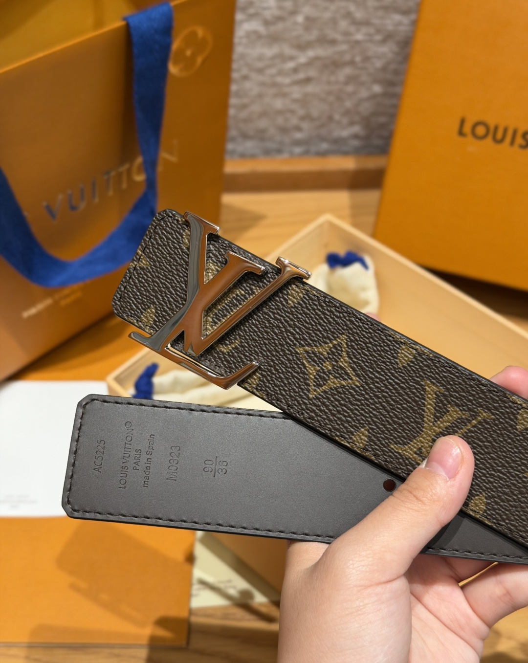 루이비통 모노그램 LV 버클 남성 벨트 상세 이미지 4