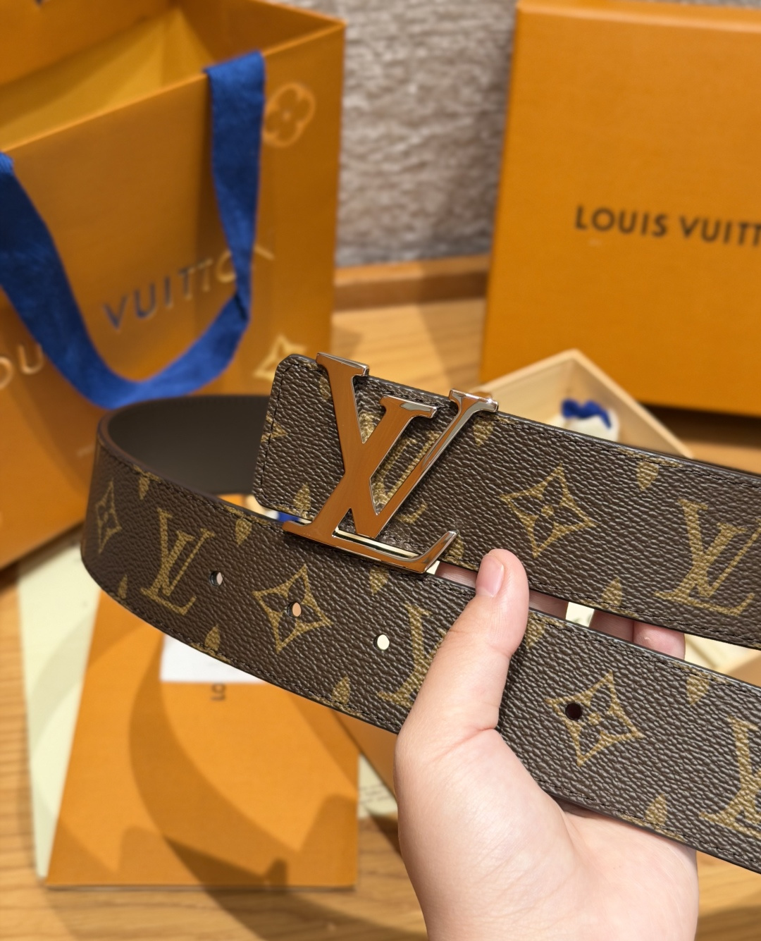 루이비통 모노그램 LV 버클 남성 벨트 상세 이미지 7