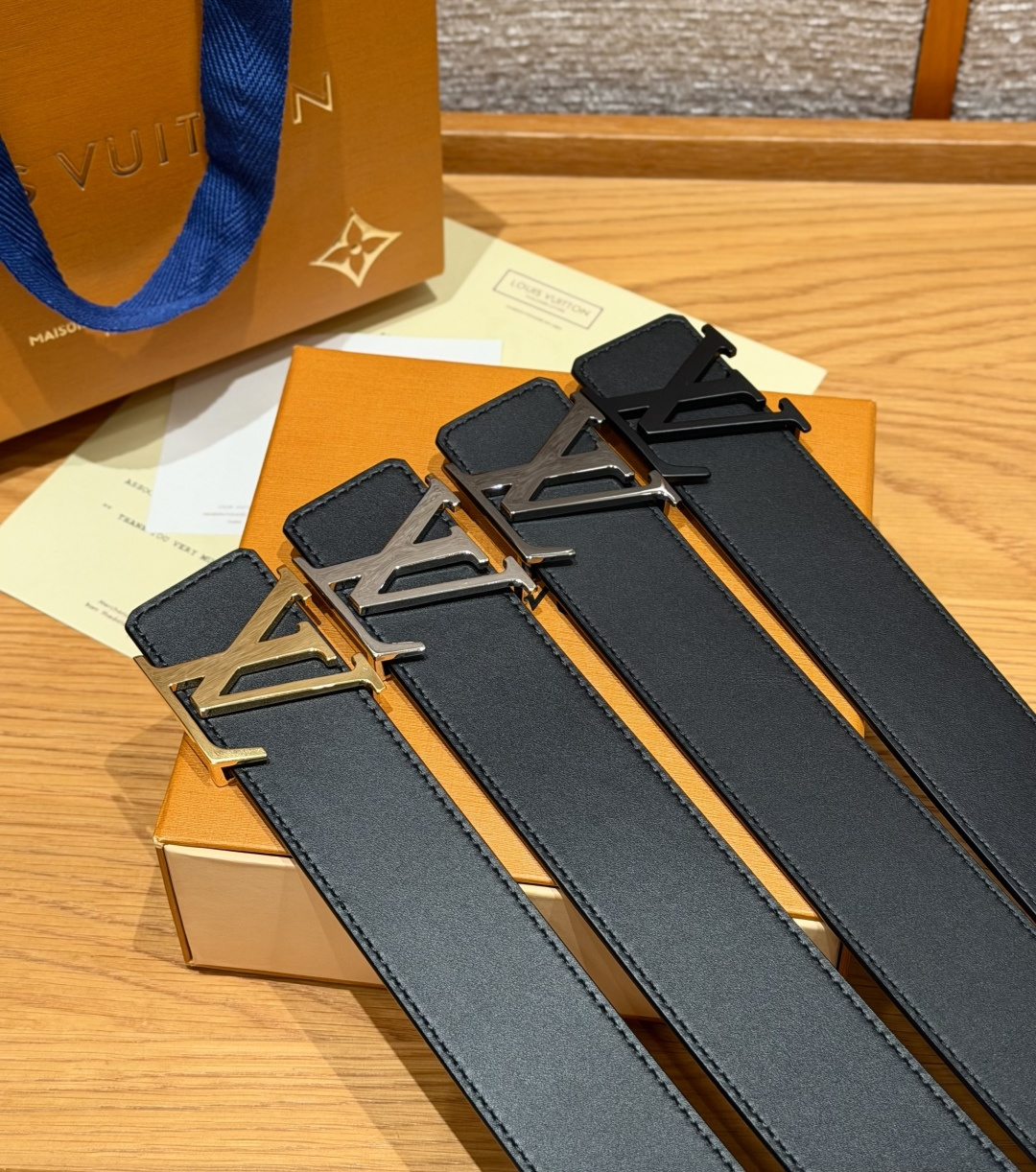 루이비통 이니셜 40mm 리버시블 소가죽 벨트 상세 이미지 3
