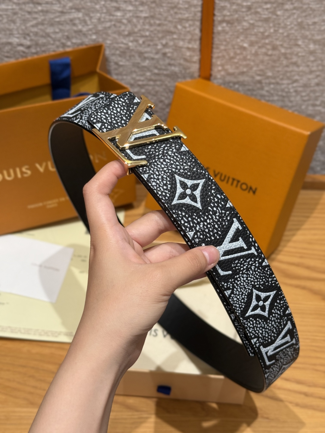 루이비통 이니셜 40mm 리버시블 벨트 상세 이미지 9