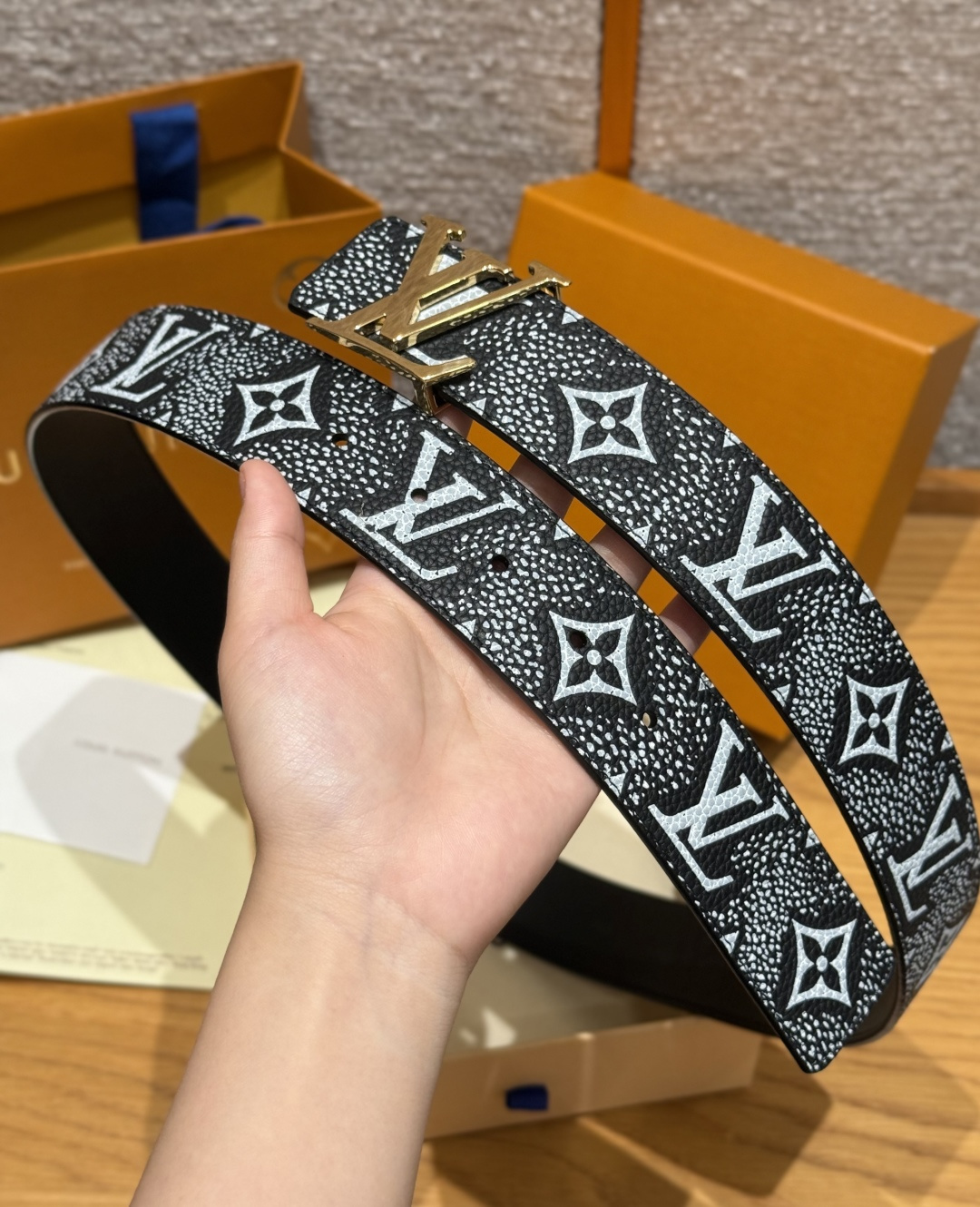 루이비통 이니셜 40mm 리버시블 벨트 상세 이미지 8