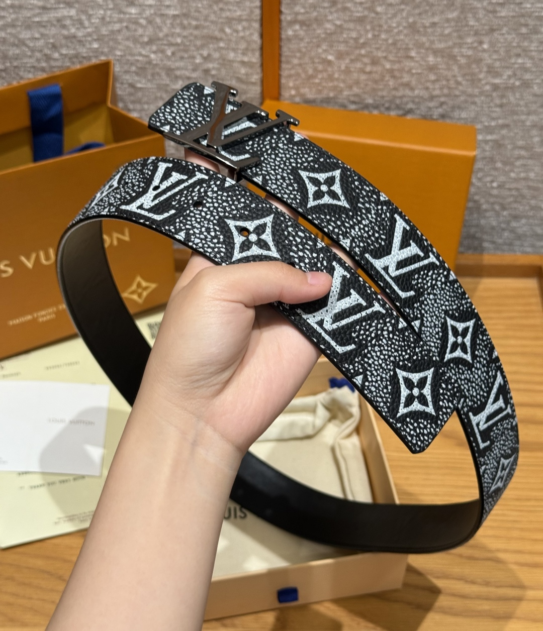 루이비통 이니셜 40mm 리버시블 벨트 상세 이미지 8
