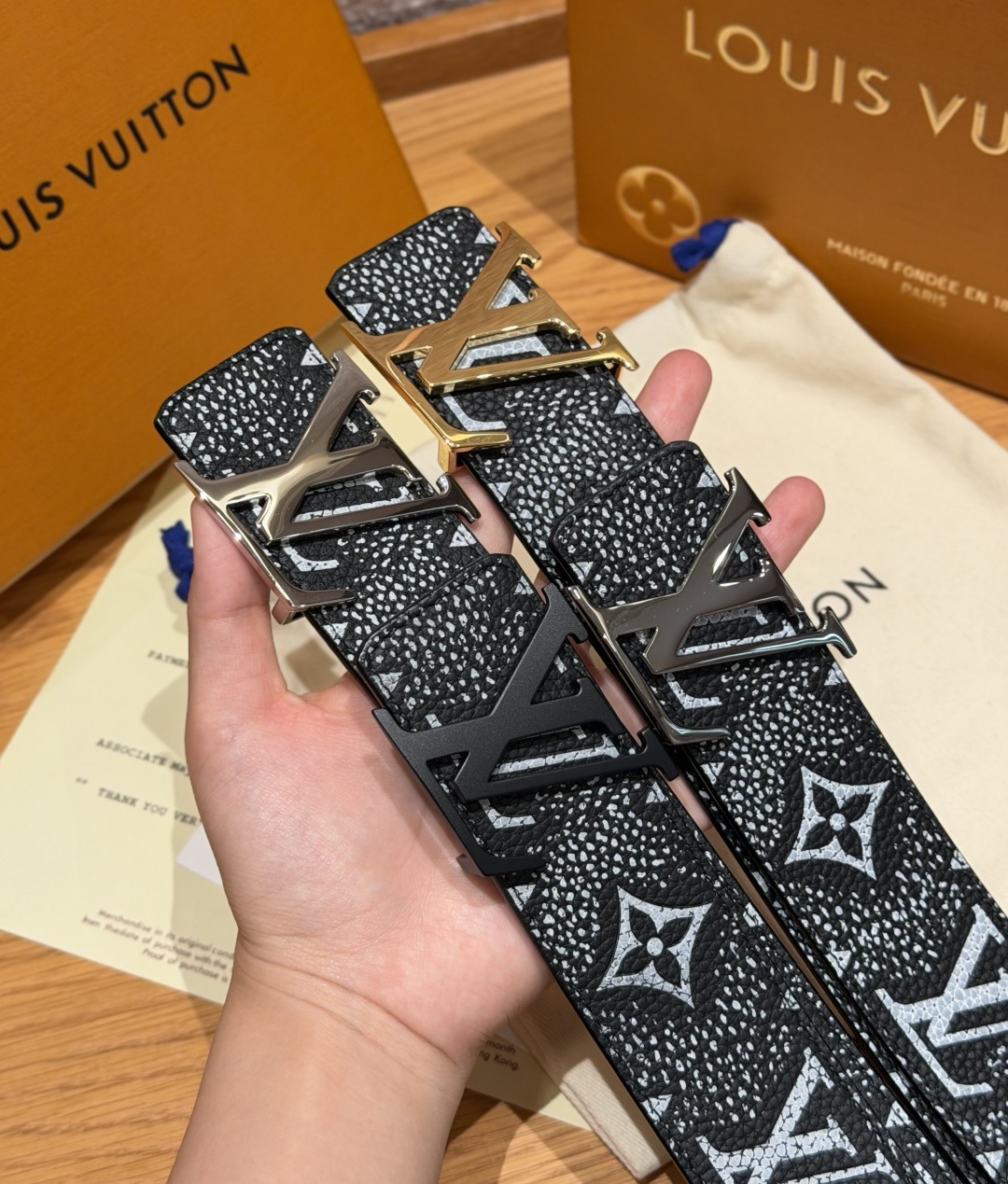 루이비통 LV 이니셜 40mm 리버시블 벨트 상세 이미지 5