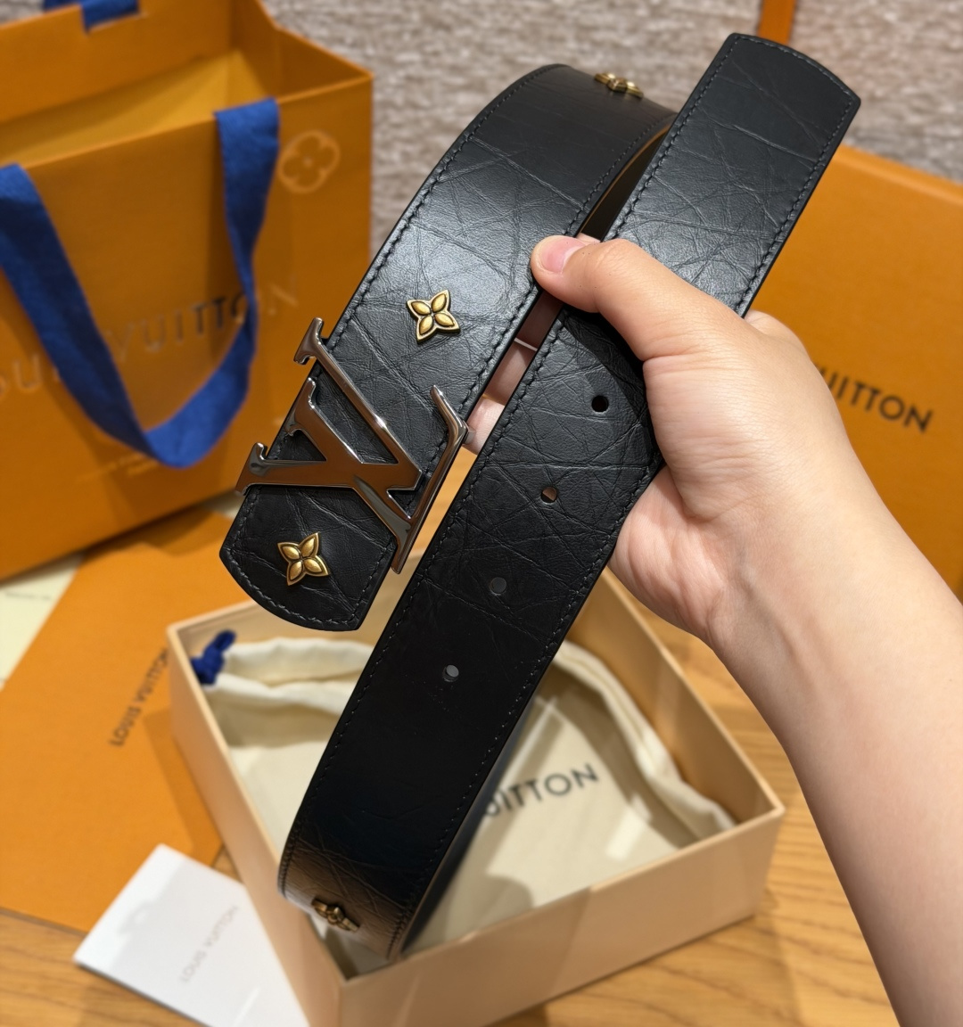 루이비통 LV 이니셜 40mm 토리옹 가죽 벨트 상세 이미지 8