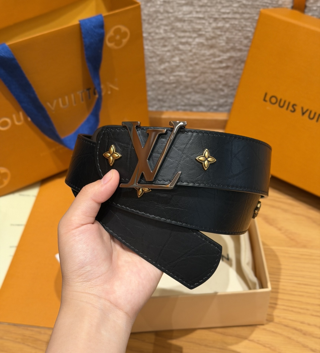 루이비통 LV 이니셜 40mm 토리옹 가죽 벨트 상세 이미지 3