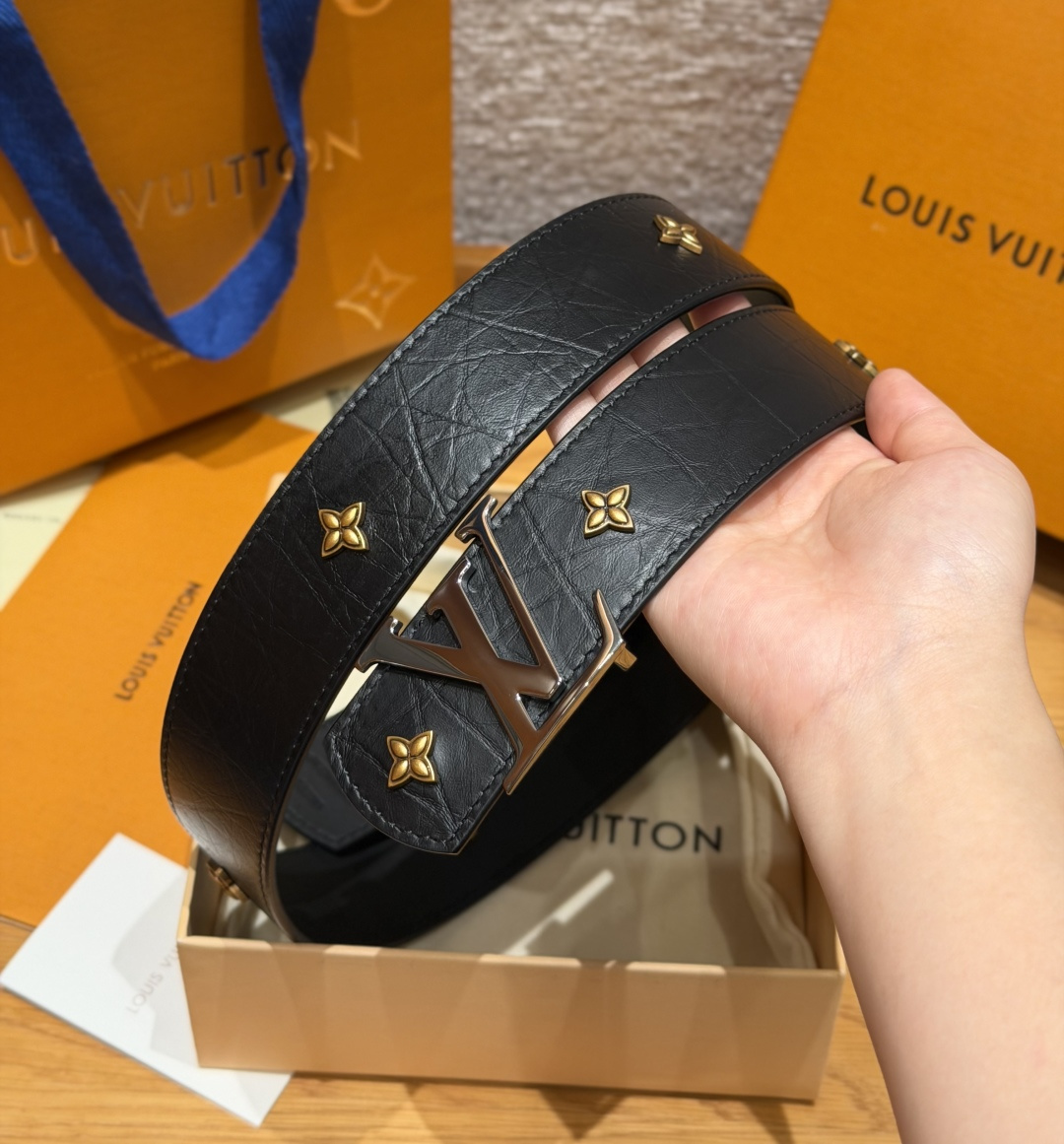 루이비통 LV 이니셜 40mm 토리옹 가죽 벨트 상세 이미지 9