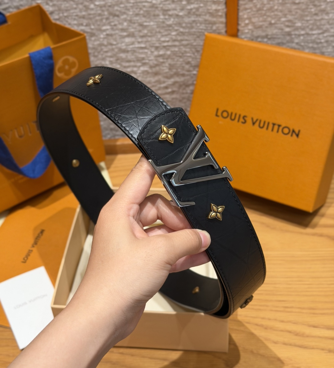 루이비통 LV 이니셜 40mm 토리옹 가죽 벨트 상세 이미지 10