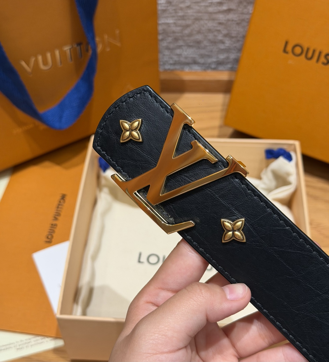 루이비통 LV 이니셜 40mm 트리욘 가죽 벨트 상세 이미지 3