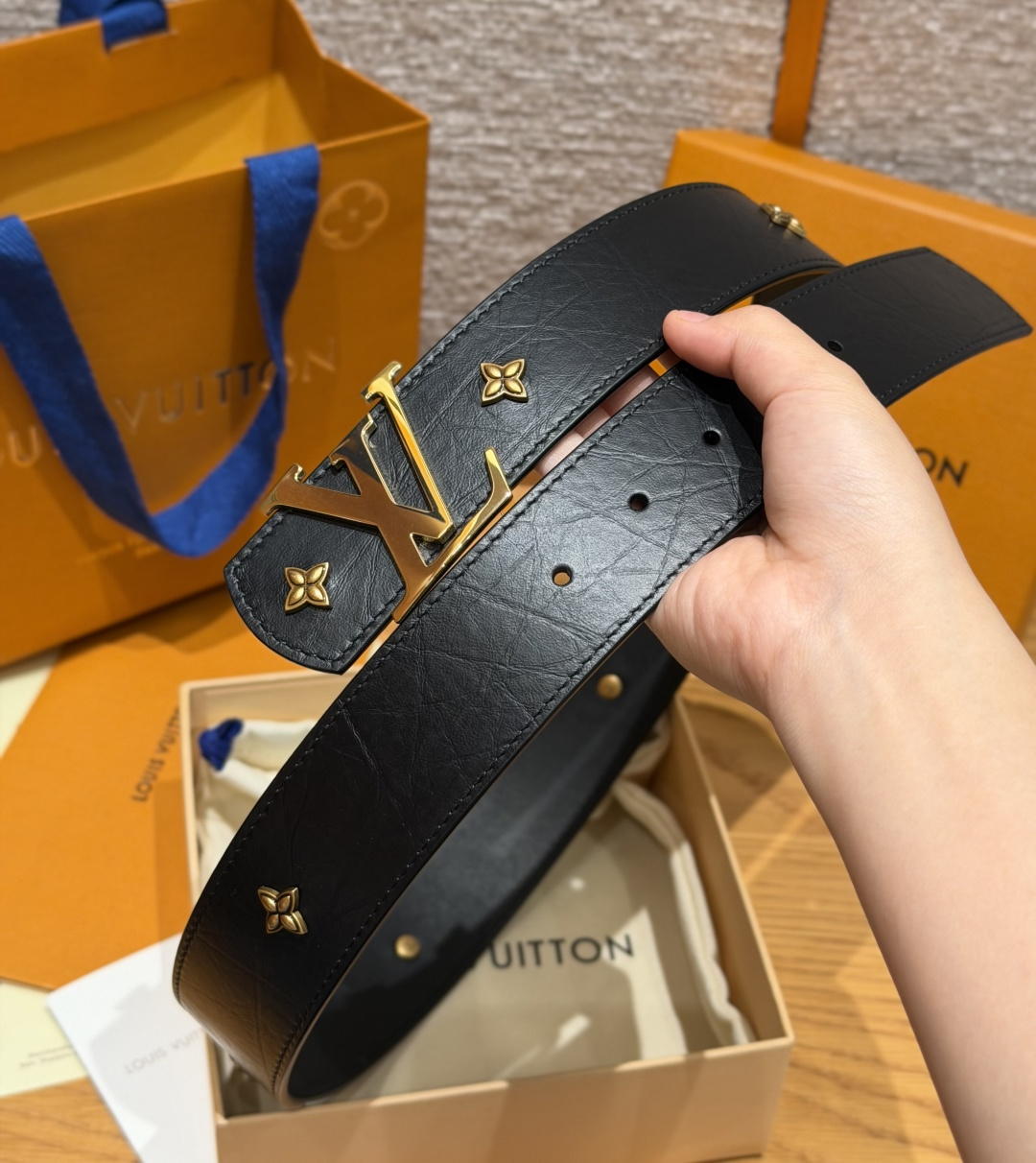 루이비통 LV 이니셜 40mm 트리욘 가죽 벨트 상세 이미지 6
