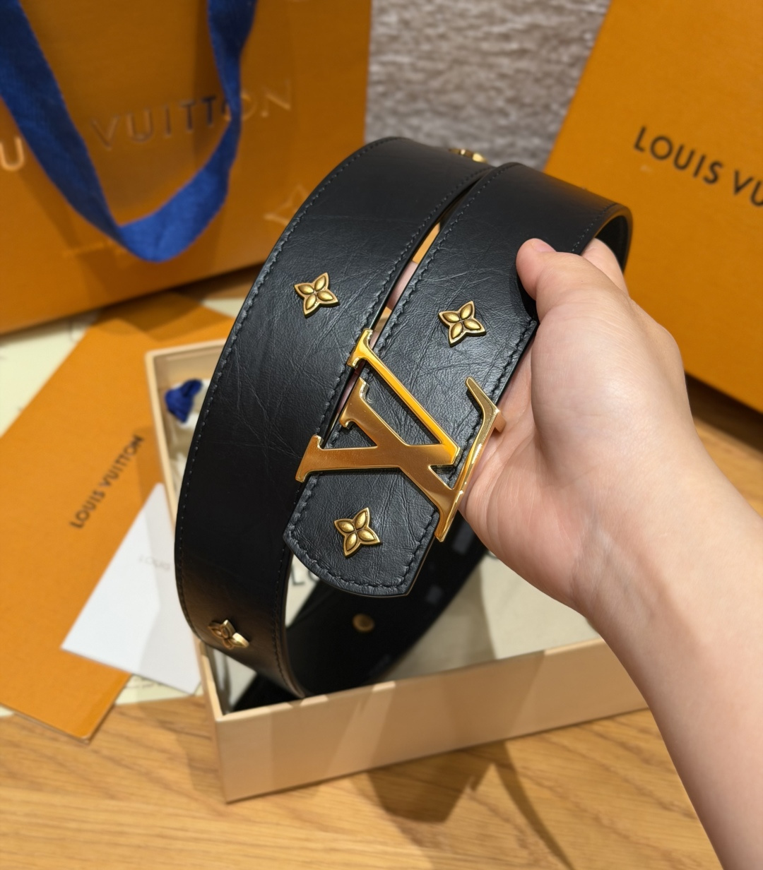 루이비통 LV 이니셜 40mm 트리욘 가죽 벨트 상세 이미지 7