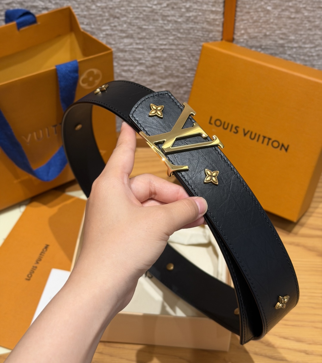 루이비통 LV 이니셜 40mm 트리욘 가죽 벨트 상세 이미지 9