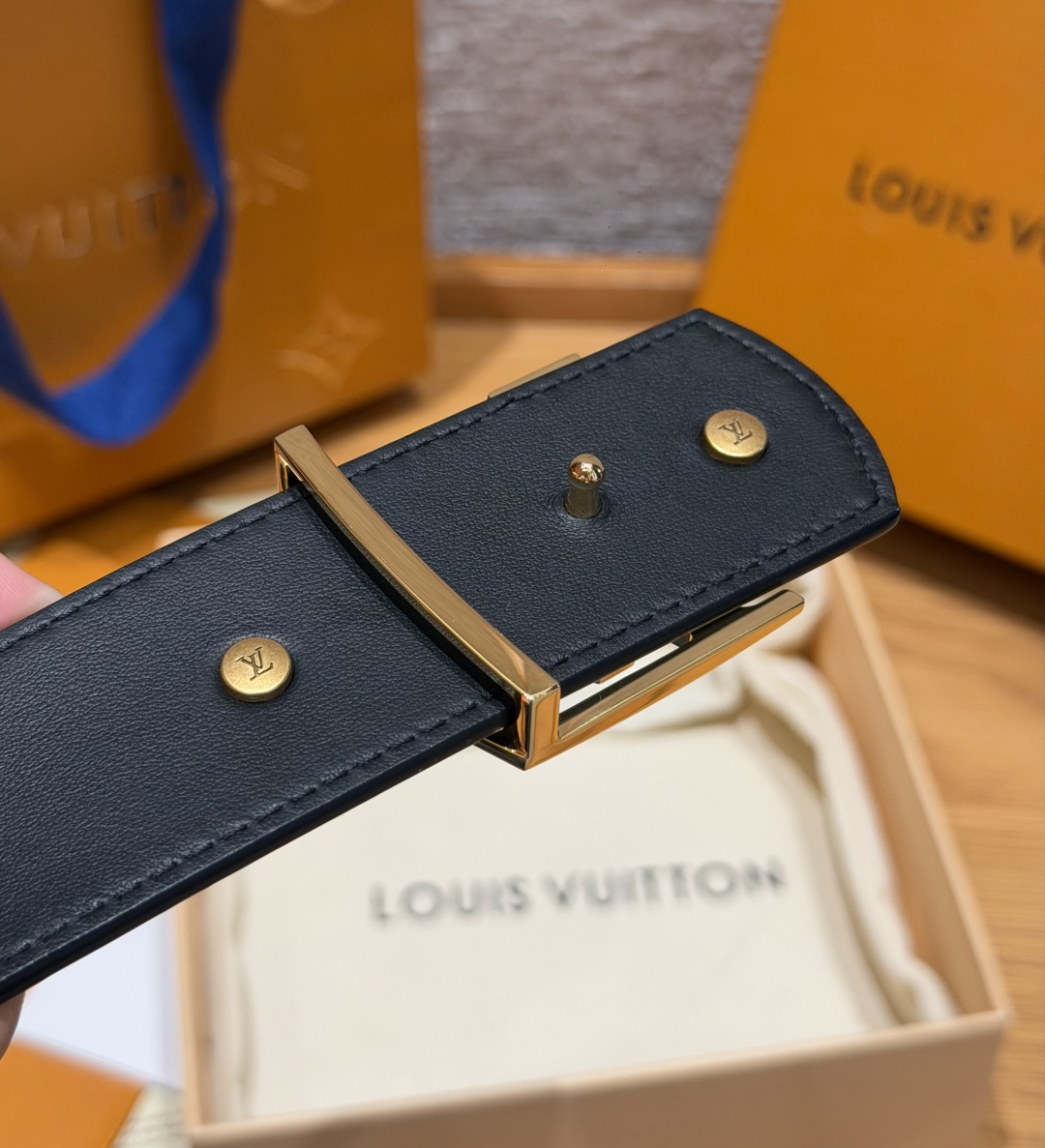 루이비통 LV 이니셜 40mm 트리욘 가죽 벨트 상세 이미지 8