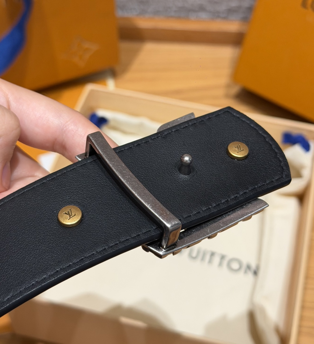 루이비통 LV 이니셜 40mm 모노그램 스터드 벨트 상세 이미지 5