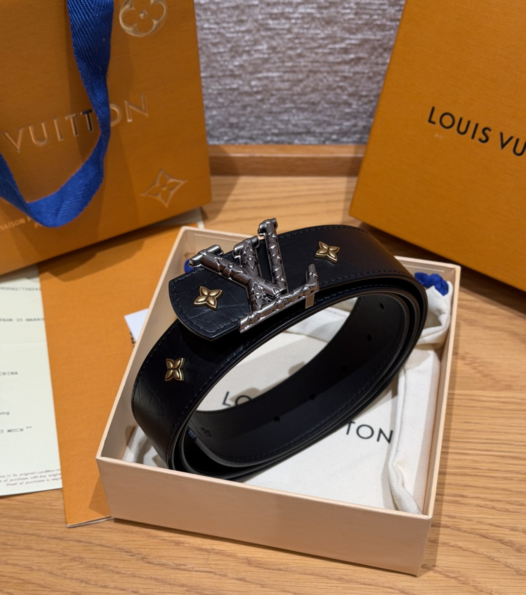 루이비통 LV 이니셜 40mm 모노그램 스터드 벨트 상세 이미지 3
